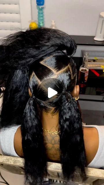 Lilou 🧚‍♀️ on Instagram: "Big knotless braiddd 😍😍😍🥶  #icebraid #braid #braider #braidstyles #knotlessbraids #byliloulilou" Cute Quick Braid Hairstyles For Black Women, Big Hair With Headband, 6braids Hairstyle, Cornrows Long Braids, Half Rubber Band Half Knotless, Simple Braids Black Women, Cute Diy Hairstyles Easy, Chunky Box Braids Long, Long Big Box Braids Hairstyles