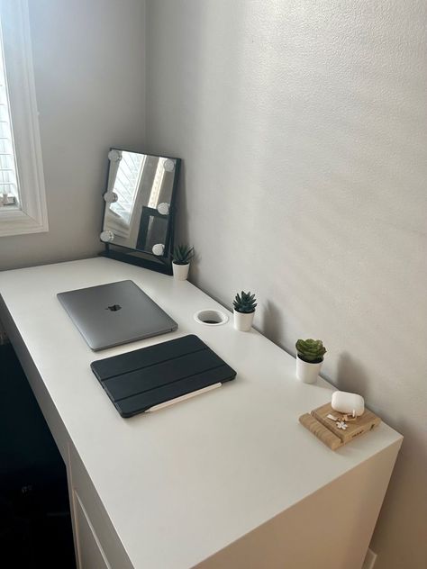 [Promotion] #Minimalist #Bedroomideas #Desk #Aesthetic #Plants #studydeskorganizationstudentsimple Desk Organization Minimal, Minimalistic Desk Aesthetic, Plants Desk Setup, Clean Study Desk, Clean Desk Ideas, Desk Simple Decor, Minimal Study Desk, Study Set Up Aesthetic, Desk Aesthetic Minimal