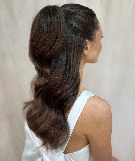 Fall Wedding Hair Pieces, Sleek High Ponytail, Fall Wedding Hair, Bridesmaid Hair Inspo, Vestido Strapless, Wedding Hair Ideas, Bridal Hair Down, Wedding Hair Colors, Beautiful Wedding Hair