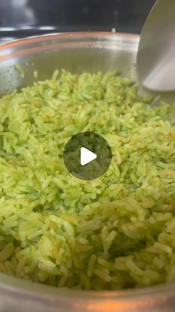 Cooking Spanglish on Instagram: "🚨 Save this video for the best Mexican Green Rice ���🔥   🚀Follow for more   #mexicanrice #mexicanfood #mexicancooking #mexicancuisine #mexicanfoodlover #arroz #greensauce" Peruvian Green Rice, Green Chili Verde, Green Rice Recipe, Chili Verde, Brownies Recipe Homemade, Green Rice, Mexican Rice, Mexican Cooking, Green Sauce