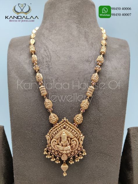 #gold #goldnecklace #goldharam #kandalaajewellers #kandalaajewelleryjayanagar #jewellery #retail #retailshop #kasumala #antique #tradition #traditionaljewellery #authentic #preciousjewels #ethnic #indian #necklace #antiquefinishjewellery #bride #southindianbride #southindianjewellery #weddingjewellery #bridaljewellery #southindianwedding #telugubride #kannadabride #tamilbride #bridesofkarnataka #nakashara #pachihara #antiquehara #longnecklace #nakasnecklace #antiquenecklace #templejewellery Nakshi Jewellery, Plain Necklace, Gold Haram, Long Haram, Gold Temple Jewellery, Antique Necklaces Design, Antique Gold Jewelry Indian, Antique Necklaces, Small Necklace