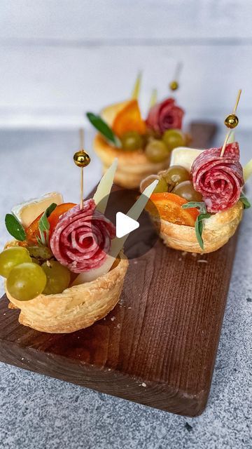 Emily Love Leserman on Instagram: "HOW TO MAKE: AN EDIBLE CHARCUTERIE 🪺  ⁣ originally, my plan was to make this puff pastry nest a place for a peep to lay some jelly bean 🥚 , but people DO NOT like when I do sweets, so I went savory! ⁣ ⁣ I baked these cuties for 20 minutes at 425, and they were golden, flakey, and certainly messy in the most delicious of ways⁣ ⁣ inspired by @lifebyleanna edible Easter basket, these mini nests 🪺 are the perfect place card holder at Easter brunch, or just a fun spring snack!" Pastry Tray Ideas, Edible Basket, Pastry Platter, Edible Easter Basket, Appetizer Presentation, Pastry Basket, Phyllo Dough Recipes, Spring Snacks, Charcuterie Ideas