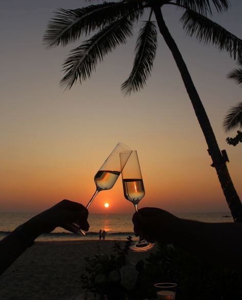 Cheers to the perfect harmony of nature's masterpiece - a breathtaking sunset dipping into the calm sea while indulging in a glass of wine, savoring the moments that make life truly special. Tonight, I bid farewell to a remarkable day, grateful for the magic that surrounds us at Beach Restaurant by The Surin Phuket.⁠ ⁠ #thesurinphuket #luxuryhotel #luxuryresort #DesignHotels #panseabeach #phuket #thailand⁠ #beachvibe #phuketbeach Thailand Restaurant, Sunset Restaurant, Thailand Shopping, Thailand Tourist, Thailand Destinations, Poolside Dining, Sunset Dinner, Thailand Phuket, Beach Restaurant