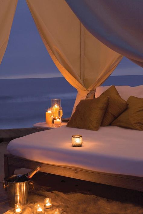 Idea perfecta para tu luna de miel <3 Florida Honeymoon, Beach Honeymoon, Slaap Lekker, Romantic Beach, Romantic Places, Romantic Evening, Honeymoon Destinations, Dream Destinations, Resort Spa