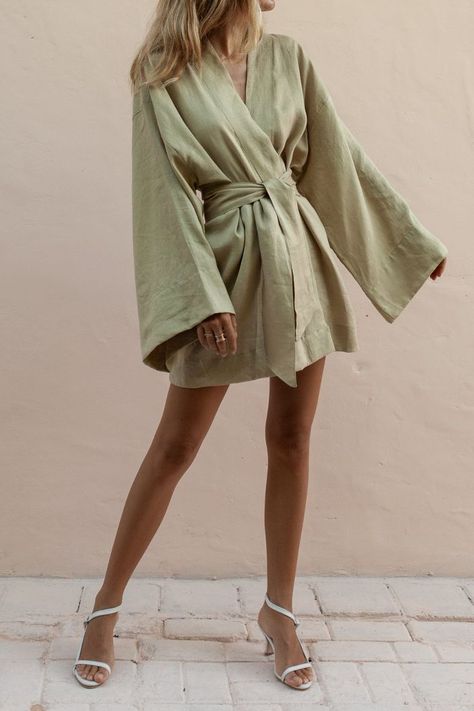 Posse Monti Kimono Dress Look Kimono, Trumpet Sleeve Dress, Kimono Sleeve Dress, Mode Pop, Mode Kimono, Casual Kimono, Global Dress, Mid Skirt, Cotton Linen Dresses