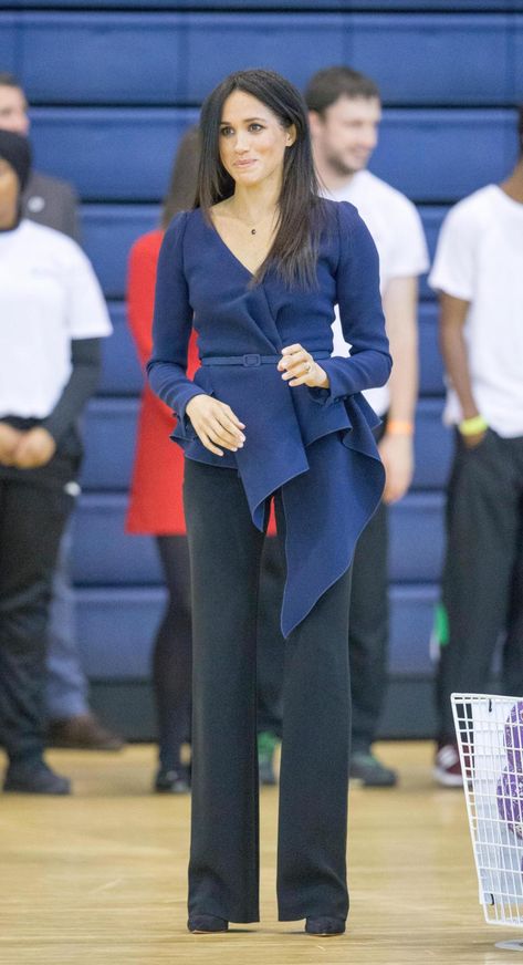 Meghan paired blue and black - but it worked Navy Blue Blouse Outfit, Blue Blouse Outfit, Meghan Style, Loafers Outfits, Court Outfit, Meghan Markle Outfits, Fashion Rules, Royal Blue Blouse, Meghan Markle Style