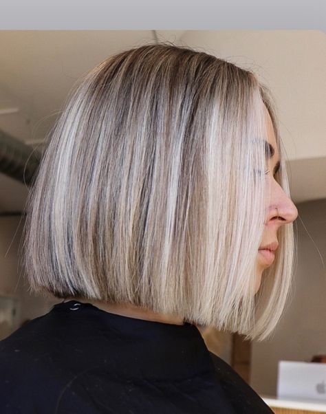 Short Bob With Highlights And Lowlights, Short Blonde Hair With Dark Lowlights, Bob Haircut With Lowlights, Short Hair Blonde Highlights Bob, Short Highlighted Hair Blonde, Bob Highlights Blonde, Blonde Bob Highlights, Short Dark Blonde Hair, Short Hairstyles With Highlights