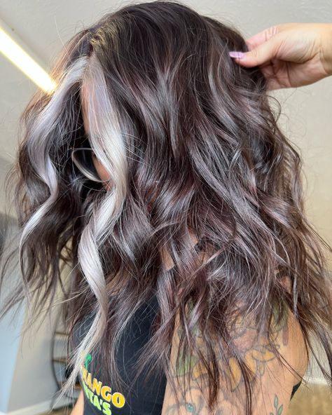 Brown To Blonde Ombre With Money Piece, Money Piece Hair 2023, Winter Hair Color With Money Pieces, Short Haircuts With Money Piece, Brunette With Platinum Money Piece, Money Piece Balayage Gray Hair, Dark Hair With Halo Money Piece, New Mom Hair Color, Hair Colors With Blonde Money Pieces