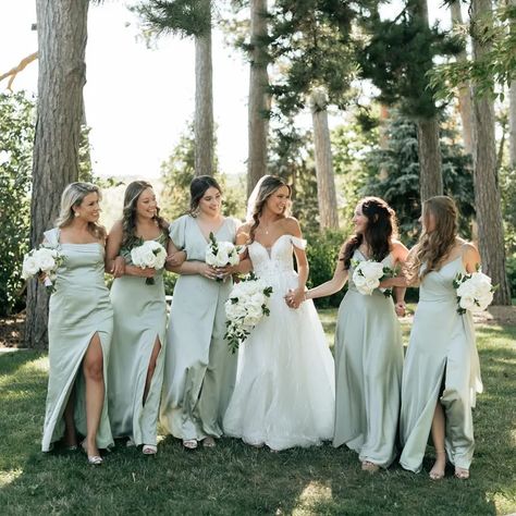 Mint Bridesmaid Dresses Long, Glamorous Wedding Venue, Sage Green Bridesmaid Dresses, Mint Green Bridesmaids, Sage Green Bridesmaid, Olive Green Bridesmaid Dresses, Mint Green Bridesmaid Dresses, Mint Bridesmaid, Mint Bridesmaid Dresses