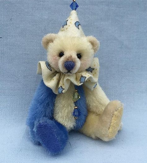 Mini Creations, Tiny Teddies, Bear Drawing, Cute Clown, Doll House Crafts, Christmas Teddy Bear, Charlie Bears, Upcycle Sewing, Bear Outfits