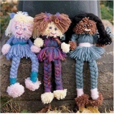 These adorable Pom Pom Dolls make a wonderful keepsakes to be handed down from generation to generation. They are appropriate as decorations and Toy Pom, Pom Pom Animals, Wool Dolls, Yarn Dolls, Crochet Geek, Pom Pom Crafts, Lion Brand Yarn, Wool Crafts, Yarn Projects