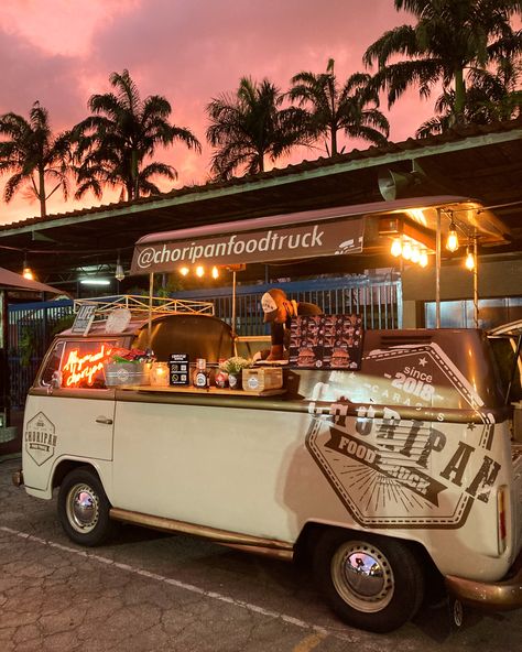 Kombi Food Truck, Foodtrucks Ideas, Pizza Vans, Coffee Food Truck, Food Stall Design, Caravan Bar, Cocktail Station, Mobile Cafe, Coffee Trailer