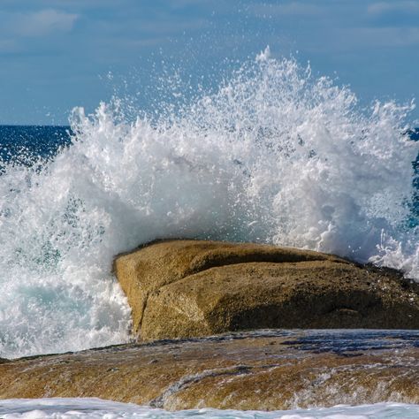 Waves Splashing On Rocks, Wave Crashing On Rocks, Waves Hitting Rocks, Waves Crashing On Rocks, Wave Splash, Rocks Photography, Rock Background, Seascapes Art, Beach Art Painting