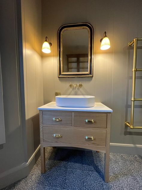 Small Ensuit, Ensuite Bathroom Layout, Ensuit Bathroom, Ensuite Bathroom Ideas Small, Drawer Bathroom Vanity, Ensuite Bathroom Designs, Small Ensuite, Oak Vanity Unit, Bathroom Colour