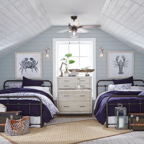 Beachfront Decor on Instagram: “How beautiful is this guest bedroom? 🍃 • Tap the link in bio to shop beach decor & furniture 🌊 • Share your style! → #BeachfrontDecor” Navy Beach Bedroom, Small Beach House Bedroom Ideas, 2 Full Beds In One Room Ideas, Blue Nautical Bedroom, Coastal Boys Bedroom, Boys Beach Bedroom, Beach House Bedroom Decor, Beach House Guest Bedroom, Lake House Bedroom Ideas