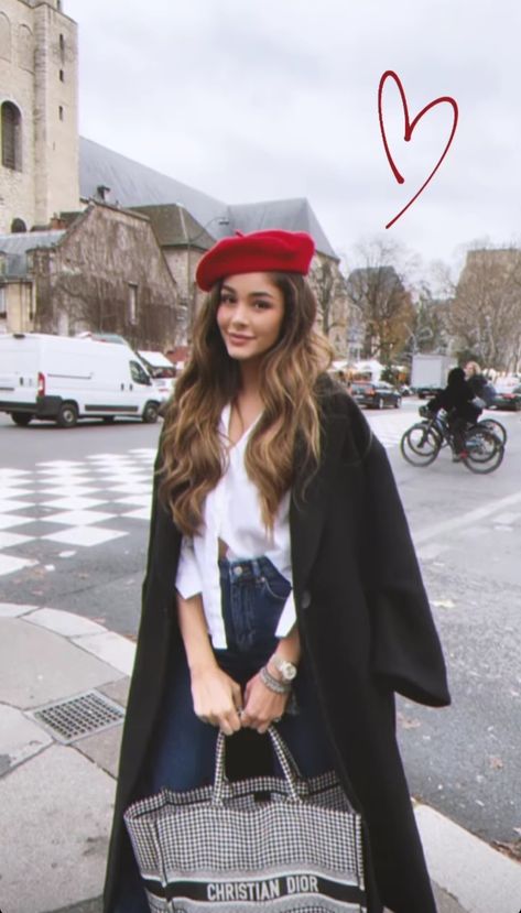 Beret Paris Outfit, Beret Winter Outfit, Outfits With Berets, Beret Outfit Street Style, French Hat Outfit, Red Beret Outfit, How To Style A Beret, Baret Outfit, Beret Hat Outfit