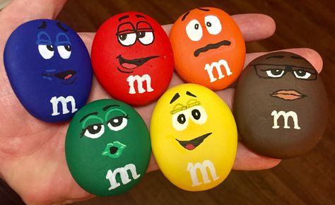 M&M painted rocks Pebbles Art, Funny Rock, Senior Center, M And M, Hemma Diy, Painted Rocks Kids, Center Activities, Painted Rocks Diy, Rock Painting Ideas Easy