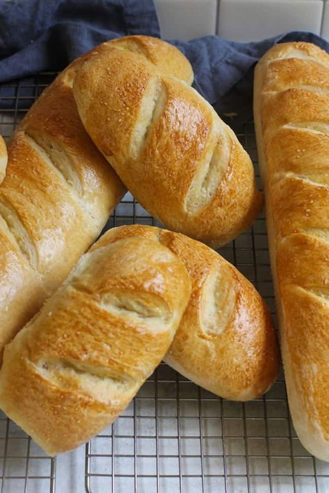 Homemade French Bread, Chewy Bread, French Bread Recipe, Bread Rolls Recipe, Homemade Bread Recipes Easy, Homemade Rolls, Best Bread Recipe, Bread Machine Recipes, Bread Recipes Sweet