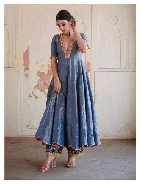 Beautiful Anarkali, Trendy Outfits Indian, Outfits Indian, Fashionable Saree Blouse Designs, Casual Indian Fashion, Desi Fashion Casual, Indian Dresses Traditional, Traditional Indian Outfits, Trendy Dress Outfits