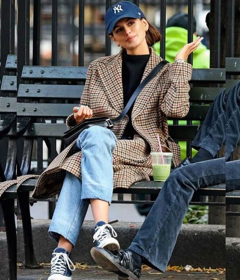 Kaia Gerber Street Style on Instagram: “mood ✌🏼 - #kaiagerber #kaiagerberedit #kaiagerberoutfit” Kaia Gerber Outfits, Kaia Gerber Street Style, Estilo Hailey Baldwin, Hailey Rhode Baldwin, Kaia Gerber Style, Quoi Porter, Outfits With Converse, Kaia Gerber, Stil Inspiration