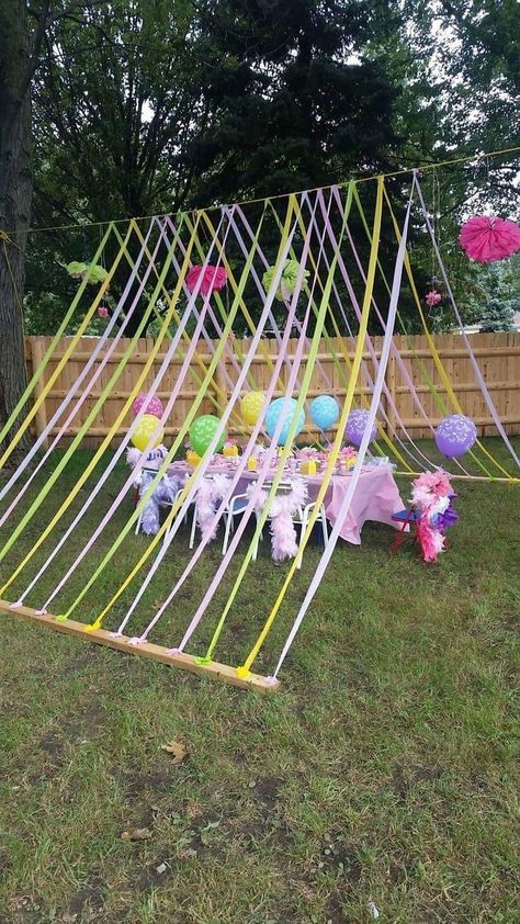 Rainbow Party Decorations Outdoor, Outdoor Picnic Party Decor, Backyard Tea Party Kids, Rainbow Garden Party, Toddler Park Birthday Party, Front Yard Birthday Party, Kids Park Birthday Party, Unicorn Tea Party Birthday, Kids Garden Party Ideas