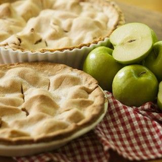 Green Apple Pie Recipe With Hot Rum Sauce | Farm Flavor Green Apple Pie Recipe, Toffee Apple Pie, Chef Alina, Green Apple Pie, Fall Pies Recipes, Pecan Toffee, Green Pie, Rum Sauce, Fall Pies