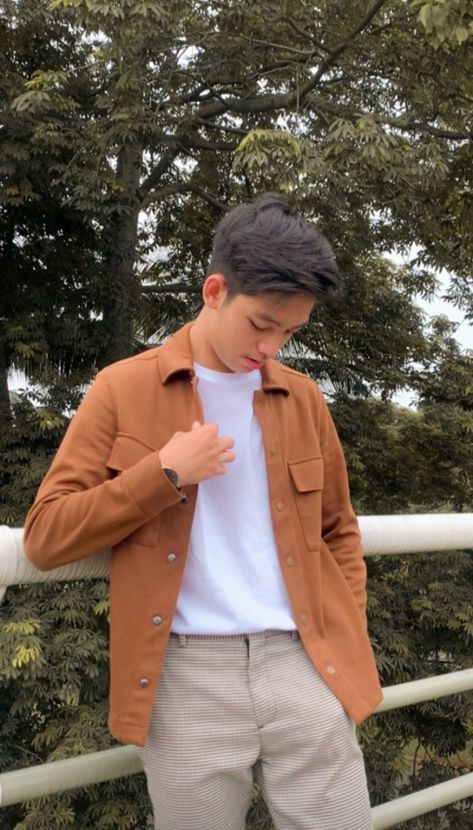 Ootd Cowok Casual, Outfit Cowok Korea, Outfit Cowo, Outfit Cowok, Korean Street Fashion Men, Polo Shirt Outfits, Trendy Boy Outfits, Spring Outfits Men, Outfits For Men