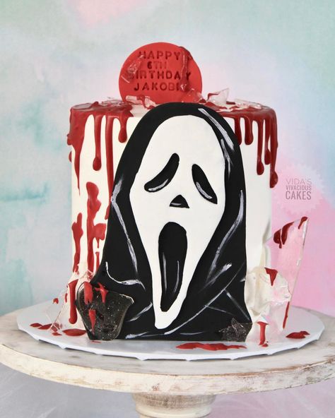 Horror Themed Cake Ideas, Scream Cake Ideas Kids, Ghost Face Cake Ideas, Scream Movie Cake, Ghost Face Birthday Party, Scary Movie Cakes, Ghost Face Cake, Horror Themed Cake, Ghostface Cake