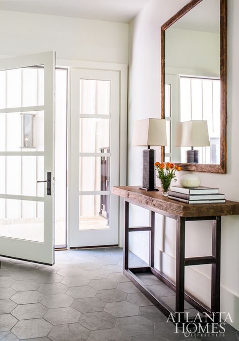 Custom hexagonal slate tiles, designed by Sheehan, add a natural and functional stone element to the minimal foyer and mudroom. Farmhouse Mudroom, Entryway Tile, Foyer Flooring, Entryway Flooring, Harrison Design, Farmhouse Entryway, Hal Decor, Hallway Design, Foyer Decorating