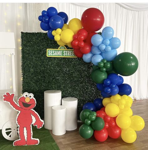 Elmo Birthday Balloon Garland, Elmo Balloon Arch, Sesame Street Birthday Backdrop, Sesame Street Balloons, Elmos World Birthday Party Boy, Sesame Street Balloon Arch, Seaseme Street Birthday Party, 1 Birthday, Birthday Desert