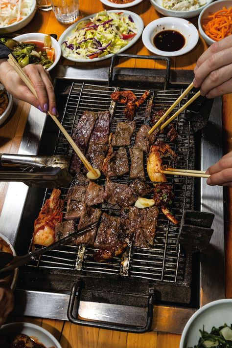 Korean Grilled Beef Ribs (Kalbi) Grilled Beef Ribs, Bbq Beef Ribs, Koreansk Mat, Grilling Food, Korean Grill, Beef Ribs Recipe, Korean Cooking, Grilled Beef, Korean Dishes