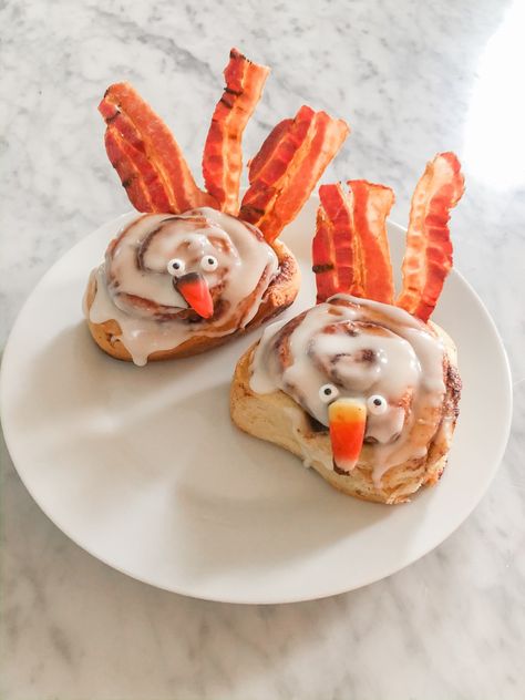 Cinnamon Roll Turkeys, Pioneer Woman Cinnamon Rolls, Easy Thanksgiving Desserts, Bacon Cinnamon Rolls, Cinnamon Roll Monkey Bread, Cinnamon Roll French, Cinnamon Roll French Toast, Thanksgiving Breakfast, Cinnamon Roll Pancakes