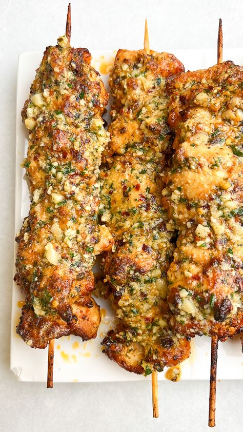 Ranch Garlic Parmesan Chicken Skewers - Bad Batch Baking - Restaurant Copycat Recipes & Family Favorites Farm Meals, Garlic Parmesan Chicken Skewers, Parmesan Chicken Skewers, Easy Chicken Tetrazzini, Best Chicken Dishes, Restaurant Copycat Recipes, Bariatric Food, Restaurant Copycat, Recipes Family