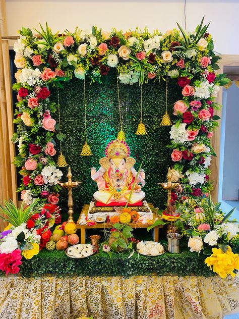 #ganeshafestival #ganpatibappamorya #ganpatibappa #decoration #decorationideas Ganpati Decoration Theme Ideas, Flower Decoration For Ganpati, Ganpati Decoration Theme, Small Wedding Decor, Mandir Decoration, Ganesh Chaturthi Decoration, Simple Stage Decorations, Home Flower Decor, Ganpati Decoration At Home