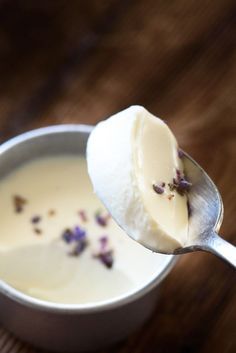 This honey posset recipe is my go to entertaining dessert because they require no special ingredients, can be made ahead and they look so fancy! We won Posset Recipe, Entertaining Desserts, Lavender Recipes, Lavender Honey, Läcker Mat, Honey Recipes, Fancy Desserts, Think Food, Snacks Für Party