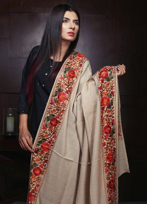 Beautiful winter shawl design ideas for girls|shawl design latest|velvet shawl design new Shawl Outfit, Kashmiri Shawls, Velvet Dress Designs, Pakistani Designer Suits, Dress With Shawl, Pakistani Fashion Party Wear, Winter Shawl, Kurti Designs Party Wear, Embroidery Suits Design