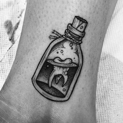 Witchy Bottle Tattoo, Jar Of Teeth Tattoo, Heart Bottle Tattoo, Potion Bottles Tattoo, Occult Tattoo Ideas, Occult Art Tattoo, Vial Tattoo, Tooth Tattoo Ideas, Tooth Tattoos