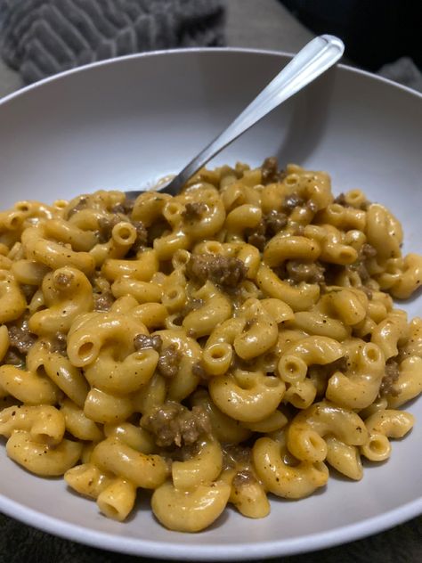 Cheeseburger Aesthetic, Hamburger Helper Homemade, Eating Hamburger, Cheeseburger Mac, Cheeseburger Macaroni, Homemade Macaroni And Cheese, Homemade Cheeseburgers, Homemade Meals, Homemade Hamburgers