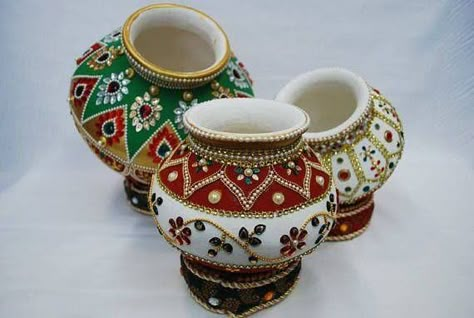 Kalash Decoration, Coconut Decoration, Thali Decoration, Thali Decoration Ideas, Janmashtami Decoration, Painted Pots Diy, Diy Diwali Decorations, Wedding Gifts Packaging, Wedding Design Decoration