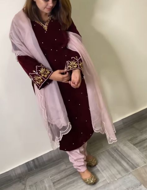 Velvet Suits Colour Combination, Mehroon Colour Combination Suits, Velvet Printed Suit Design, Mehroon Color Combination, Suit Colour Combination Punjabi, Velvet Punjabi Suits Party Wear, Mehroon Suit Designs, Churithar Pattern, Velvet Punjabi Suits