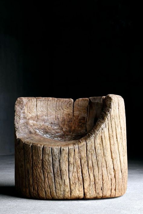 APOLOGIA by MASAHIRO TAGUCHI Stump Chair, Barn Birdhouses, Log Stools, Furniture Details Design, Rustic Chair, Log Furniture, Wood Stool, Funky Furniture, Diy Wood Projects Furniture