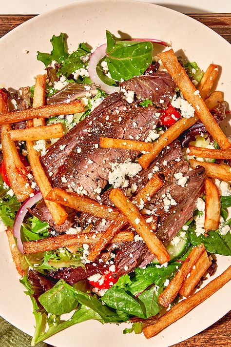 Steak and Fry Salad New Dinner Recipes, Club Salad, Citrus Marinade, New Dinner, New Recipes For Dinner, 5 Ingredient Dinners, Flank Steak, Sheet Pan Dinners, Salad Side Dishes