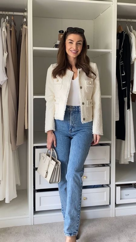 Prep Casual Outfits, Cropped Cream Jacket Outfit, Cream Cropped Blazer Outfit, White Chanel Jacket Outfits, White Tweed Jacket Outfit Casual, Chanel Style Jacket Outfit, Cream Tweed Blazer Outfit, Tweet Blazer Outfit, Cream Tweed Jacket Outfit