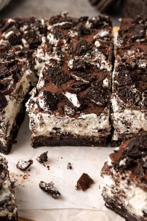 Frosted Brownies, Oreo Bars, Cheese Mousse, Fudgy Brownie Recipe, Cream Cheese Brownies, Brownie Frosting, Oreo Fudge, Berry Cobbler, Oreo Brownies