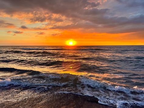 Sunset in Zambales, Philippines. #Sunset #SunsetViews #Beach #SunsetColors #SunsetHues #Photography #WallArt #DigitalPrintArt Zambales Philippines, Sunset Landscape Photography, Philippines Beaches, Coastal Sunset, Cute Beach Pictures, Random Picture, Sun Sets, Sunset Landscape, Beach Landscape