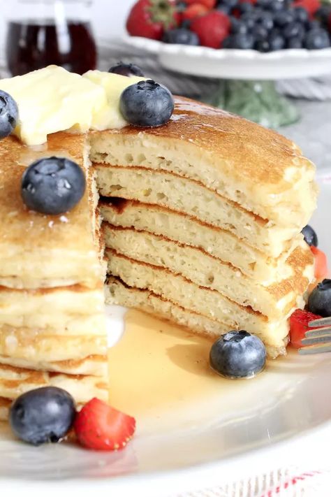 I love diner pancakes, but dining out is too pricey to do as often as I like. They are more budget friendly when made at home, and it’s easy too! Eating these pancakes make me feel like I’m at the diner.These pancakes are tender, fluffy, and have the perfect texture. This is all made possible without any buttermilk. Instead, vinegar replaces the buttermilk and reacts with the baking soda to provide leavening. And NO! There is no taste of vinegar whatsoever!I love making pancakes using… Pancakes With Baking Soda, Diner Pancakes, Vegetarian Pancakes, Pancake Warmer, Making Pancakes, How To Cook Pancakes, How To Make Pancakes, Breakfast Treats, Pancake Recipe