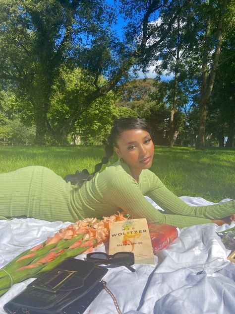 Picnic Photo Shoot, Picnic Pictures, Picnic Photography, Picnic Inspiration, Spring Photoshoot, Shotting Photo, Picnic Date, Instagram Pose, Foto Pose