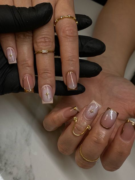 French Tips Acrylic Design, Short Nails Trending, Classy Nail Inspo Aesthetic, Short Nails Ideas Acrylic Design, Square Nail Designs Baddie, Colorful Simple Nail Designs, Short Gel Nail Designs Square, Short Old School Nails, Nail Designs Short Acrylics