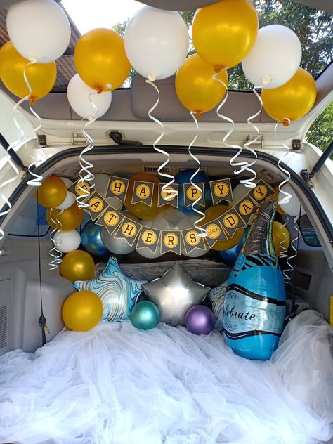 decor Car Trunk Birthday, Fathers Day Surprise Ideas, Car Trunk Surprise Ideas, Airplane Birthday Party Decorations, Trunk Ideas, Happy Birthday Decor, Frozen Birthday Invitations, Airplane Birthday Party, Simple Birthday Decorations