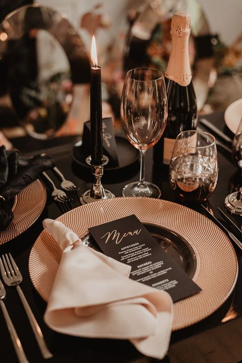 moody fall wedding inspiration with shades of coral and rust | Wedding & Party Ideas | 100 Layer Cake Brown Black Wedding Theme, Black And Bronze Wedding Theme, Cooper And Black Wedding, Rust Champagne And Black Wedding, Copper And Tan Wedding, Black Copper Cream Wedding, Black Copper And Champagne Wedding, Black And Copper Wedding Table Settings, Vintage Elegance Wedding